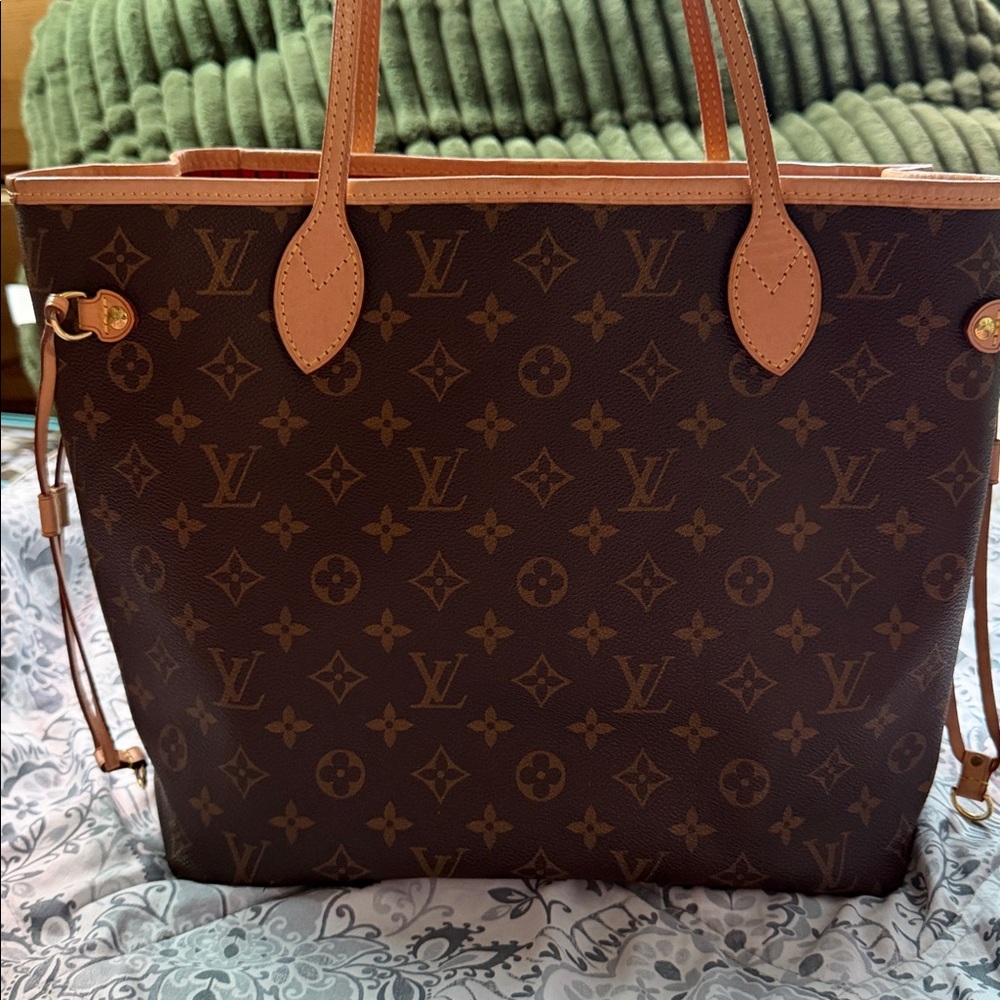Louis Vuitton Monogram Neverfull MM - Picture 4 of 17